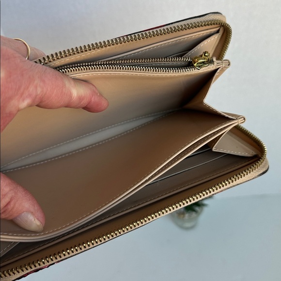 Custom Painted Louis Vuitton Vernis Zipper Wallet
Date Code CA3194 - Picture 10 of 13